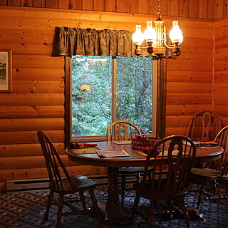 Glacier Wilderness Resort — Dining Area