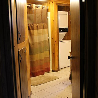 Glacier Wilderness Resort — Tub/Shower combination