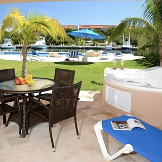 Porto Bello Grand Marina — Patio Area