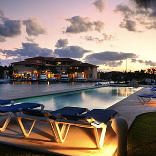 Porto Bello Grand Marina — Pool