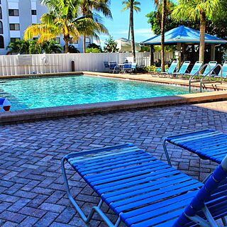 Beach Club I &mdash; Pool