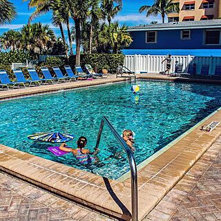 Beach Club I &mdash; Pool