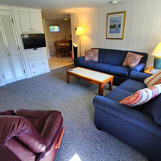 Brant Point Courtyard — Living Area