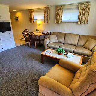 Brant Point Courtyard — Living Area