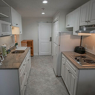 Courtyard Resort — Kitchen