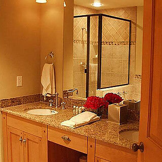 Miners Club at the Canyons — Bathroom