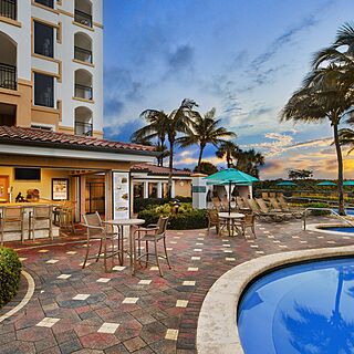 Marriott's Ocean Pointe — Poolside Bar