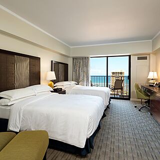Hilton Grand Vacations at Hilton Hawaiian Village &mdash; Bedroom