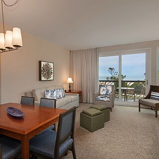 Marriott's Monarch at Sea Pines — Sample Living And Dining Area