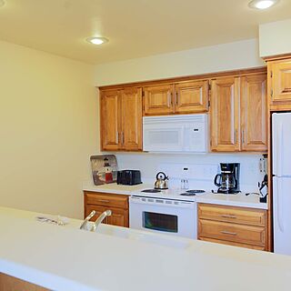 Glidden Lodge Beach Resort — Kitchen