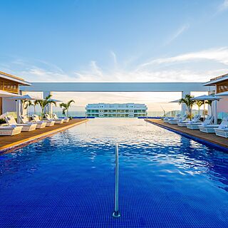 Grand Luxxe Spa Suites at Vidanta Riviera Maya — Rooftop pool