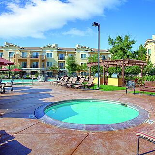 Vino Bello Resort — Hot Tub