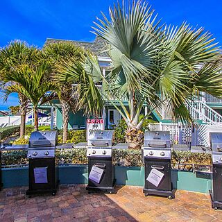 Mariner Beach Club — Barbecue Area