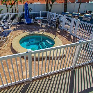 Mariner Beach Club — Hot Tub