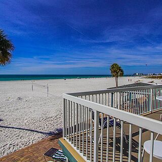 Mariner Beach Club — Sundeck