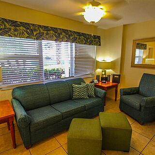 Mariner Beach Club — Living Area