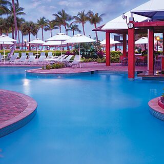 Marriott's Aruba Ocean Club — Swim-up Bar