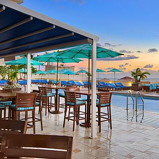 Marriott's BeachPlace Towers — Resort Pool Bar With Beach View