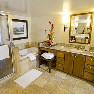 Hilton Vacation Club Kaanapali Beach — Sample Bathroom
