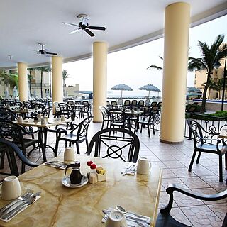 The Royal Sands — Restaurant Outdoor Seating
