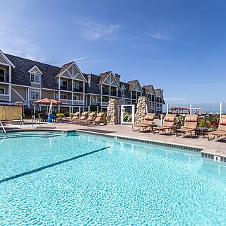 Carlsbad Inn Beach Resort — Pool Area With Loungers