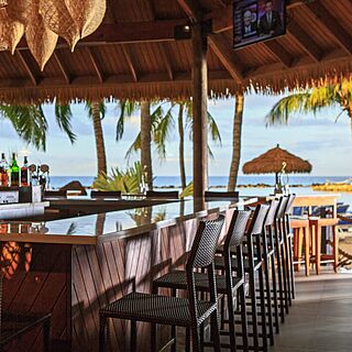 Renaissance Wind Creek Aruba - Ocean Suites — Pool Bar