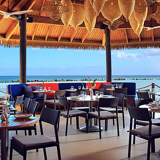 Renaissance Wind Creek Aruba - Ocean Suites — Outdoor Pool Bar and Restaurant
