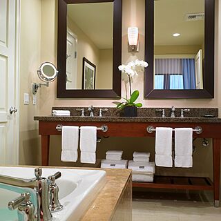 Westin Desert Willow — Whirlpool tub in the bathroom of the larger one-bedroom and two-bedroom villas.