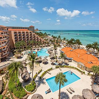 Playa Linda Beach Resort — Pool Area