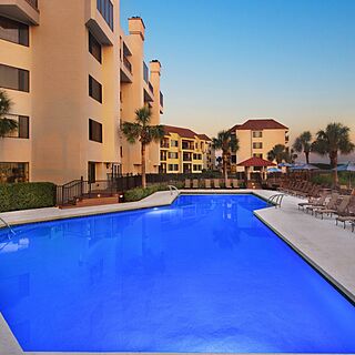 Marriott's Harbour Point and Sunset Pointe at Shelter Cove &mdash; Pool Area With Loungers