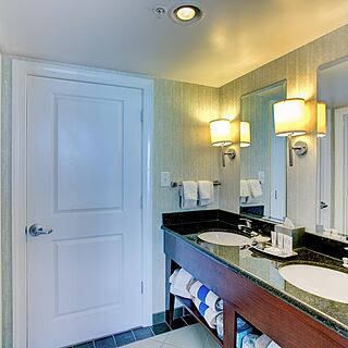 Hilton Vacation Club Ocean Beach Club Virginia Beach — Sample unit bathroom
