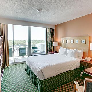 Hilton Vacation Club Ocean Beach Club Virginia Beach — Sample unit bedroom