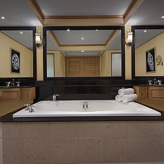 Marriott's Phuket Beach Club — Bathroom