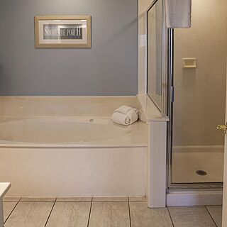Waterside by Spinnaker &mdash; Sample Bathroom