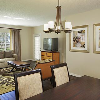 Hilton Grand Vacations at SeaWorld — Dining Area