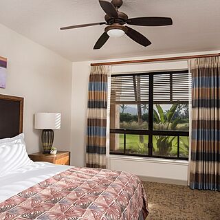 The Bay Club at Waikoloa Beach — Sample bedroom