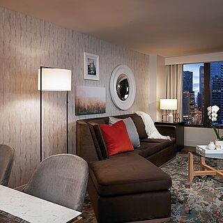 Hilton Grand Vacations Chicago Downtown Magnificent Mile — Living Area
