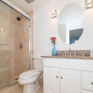 Plantation Village Beach Resort — Bathroom