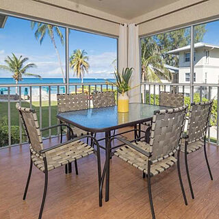 Plantation Village Beach Resort — Sunroom