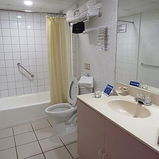 Casa del Mar Beach Resort — Sample Bathroom