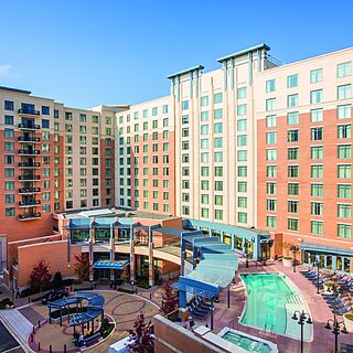 Club Wyndham National Harbor — Resort Entrance and Pool View