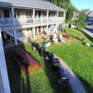Island Manor Resort — Grounds
