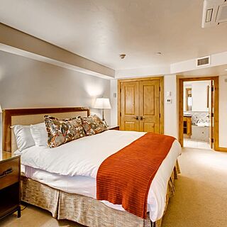 Vail Mountain Lodge — Bedroom