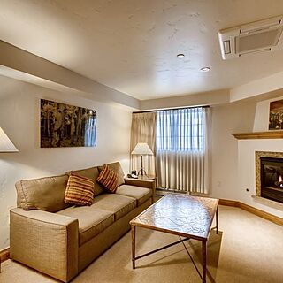 Vail Mountain Lodge — Living Area