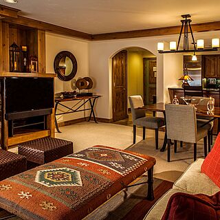 Vail Mountain Lodge — Living Area
