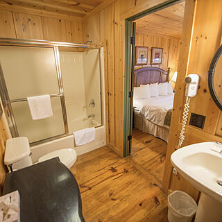 The Cabins at Green Mountain — Bathroom