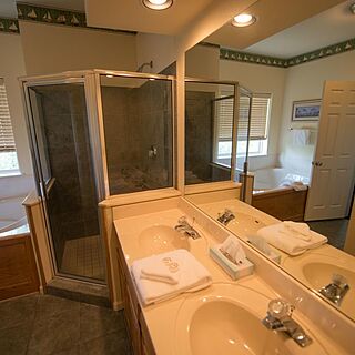 Branson Yacht Club &mdash; Bathroom
