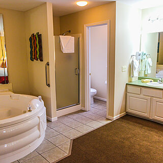 Grand Crowne Resort — Bathroom