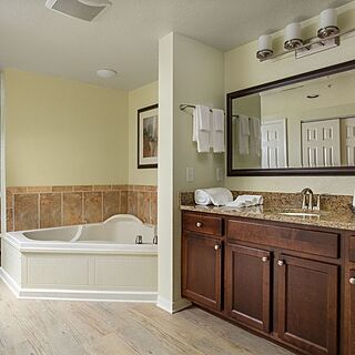 Mystic Dunes Resort & Golf Club — Bathroom