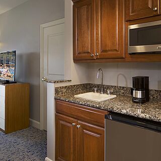 Hilton Grand Vacations on the Boulevard — Kitchenette